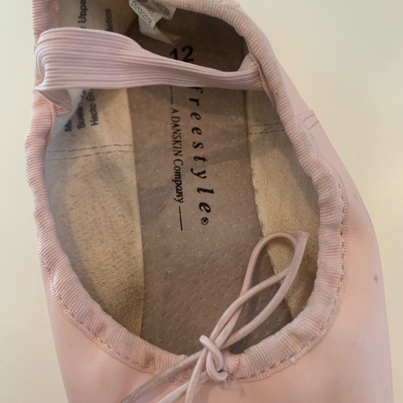 Danskin freestyle ballet flats . Leather sole , ballet pink size 12 - Picture 4 of 5